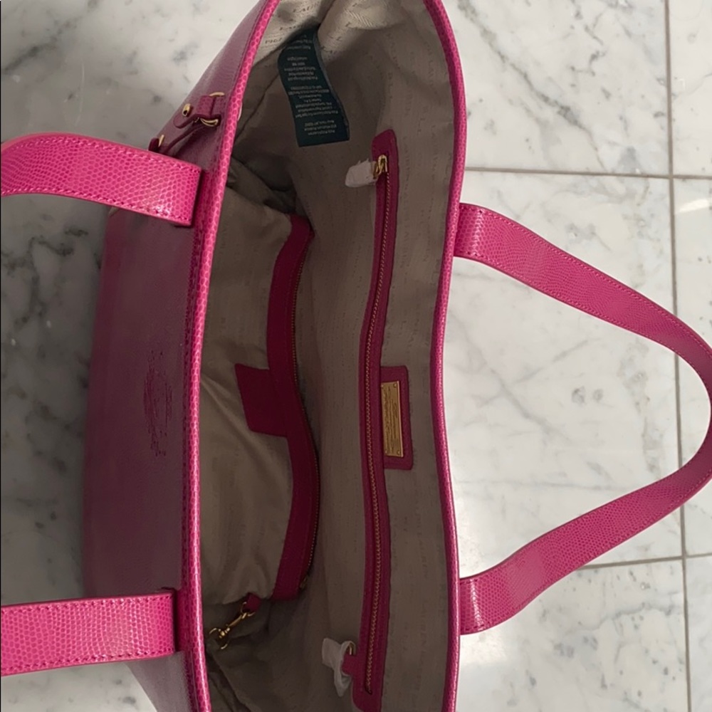 Pink embossed vegan leather tote bag. - Picture 5 of 7